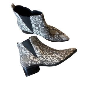 Marc FISHER YALE SNAKE PRINT CHELSEA BOOTIES - SIZE 9.5